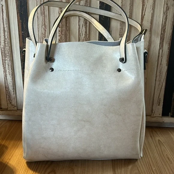 Brand New Pocketbook - Picture 6 of 10